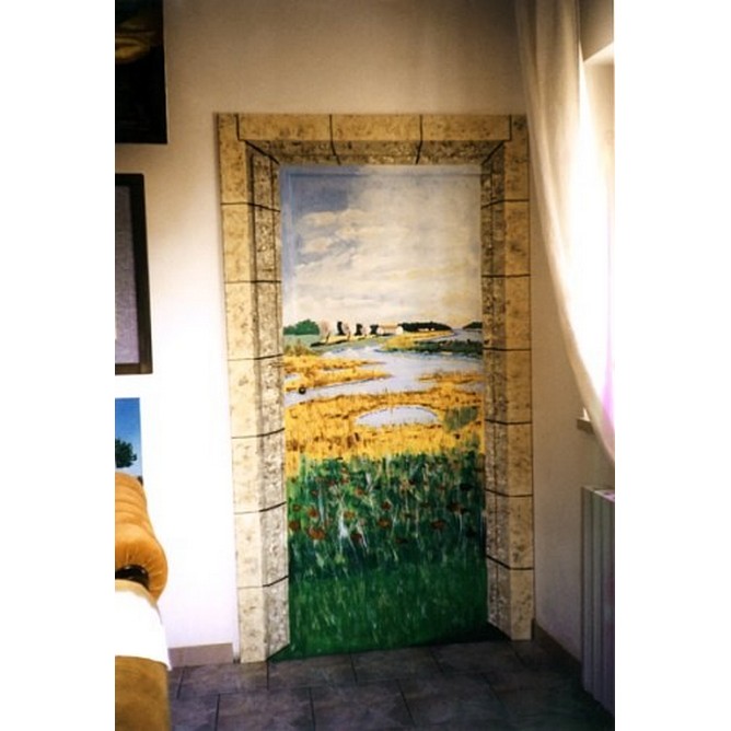 Trompe l'oeil su porta d'interno